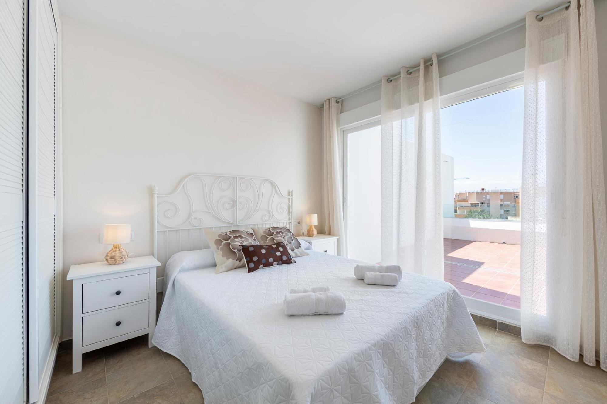 Atico Nuevo Con Piscina Apartamento
